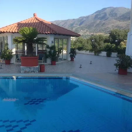 Apartmanhotel Pinelopi 3*